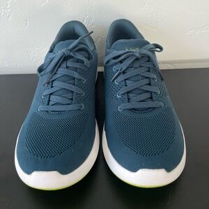 Men’s Kiziks size 11